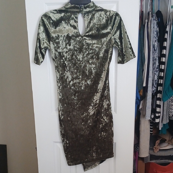 Love J Long Sleeve Velvet Dress in Green - Picture 3 of 7